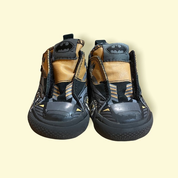 Toddler Batman converse sneakers size 3 - Picture 3 of 8